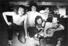 Acidente
                        1981 - Paulo Malária, Helio 'Scubi' Jenné, Zeca
                        Pereira, Fernando Sá e Guto Rolim
